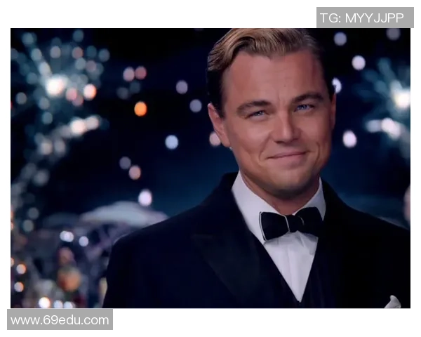 足球明星的光环下隐藏的俗气与浮华生活探讨